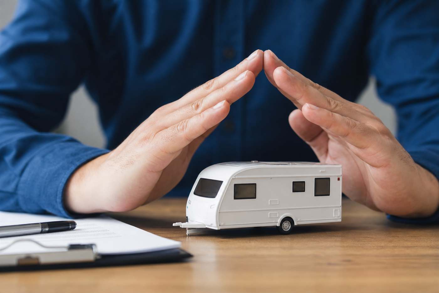 Abant Gölü Karavan Kamp Rehberi — karavan ile sahil ve rota manzarası, Mutlu Karavan