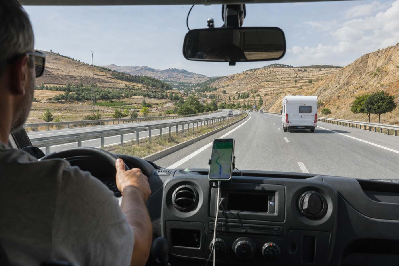 Karavan Navigasyon Uygulamaları — karavan iç mekân ve konfor donanımı