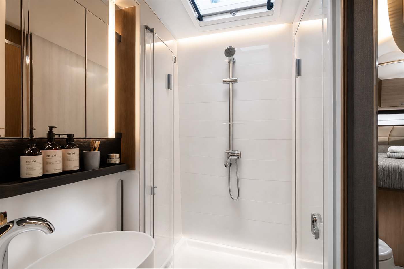 Karavan banyo duş motokaravan donanım iç mekan