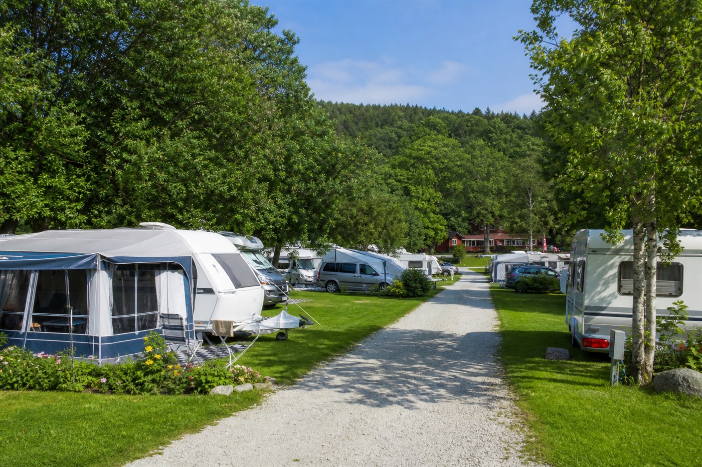 Karavan kamp alanı doğal yaşam motokaravan